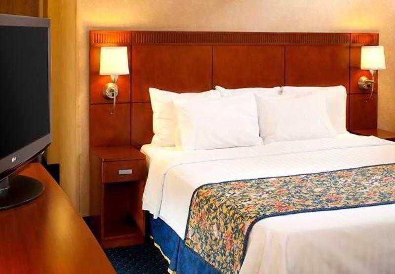 คอร์ตยาร์ด ซินซิแนตติ บลู แอช Hotel บลูแอช ห้อง รูปภาพ