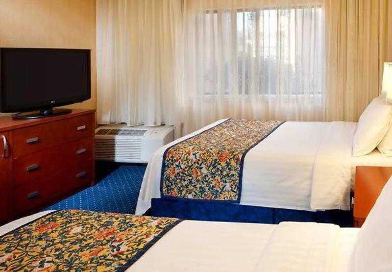 คอร์ตยาร์ด ซินซิแนตติ บลู แอช Hotel บลูแอช ห้อง รูปภาพ